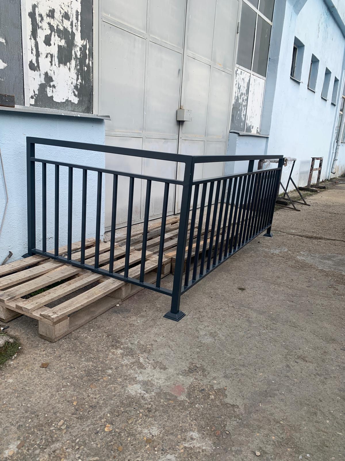 Balustrade metalice moderne pentru siguranță și design estetic